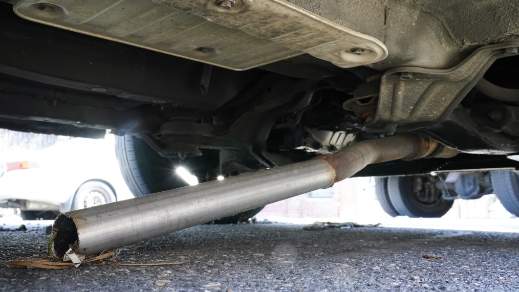 therealautoblog's tweet photo. DOJ busts $545 million catalytic converter theft ring https://t.co/DpdpYdqvE5 https://t.co/TuktUctr9b