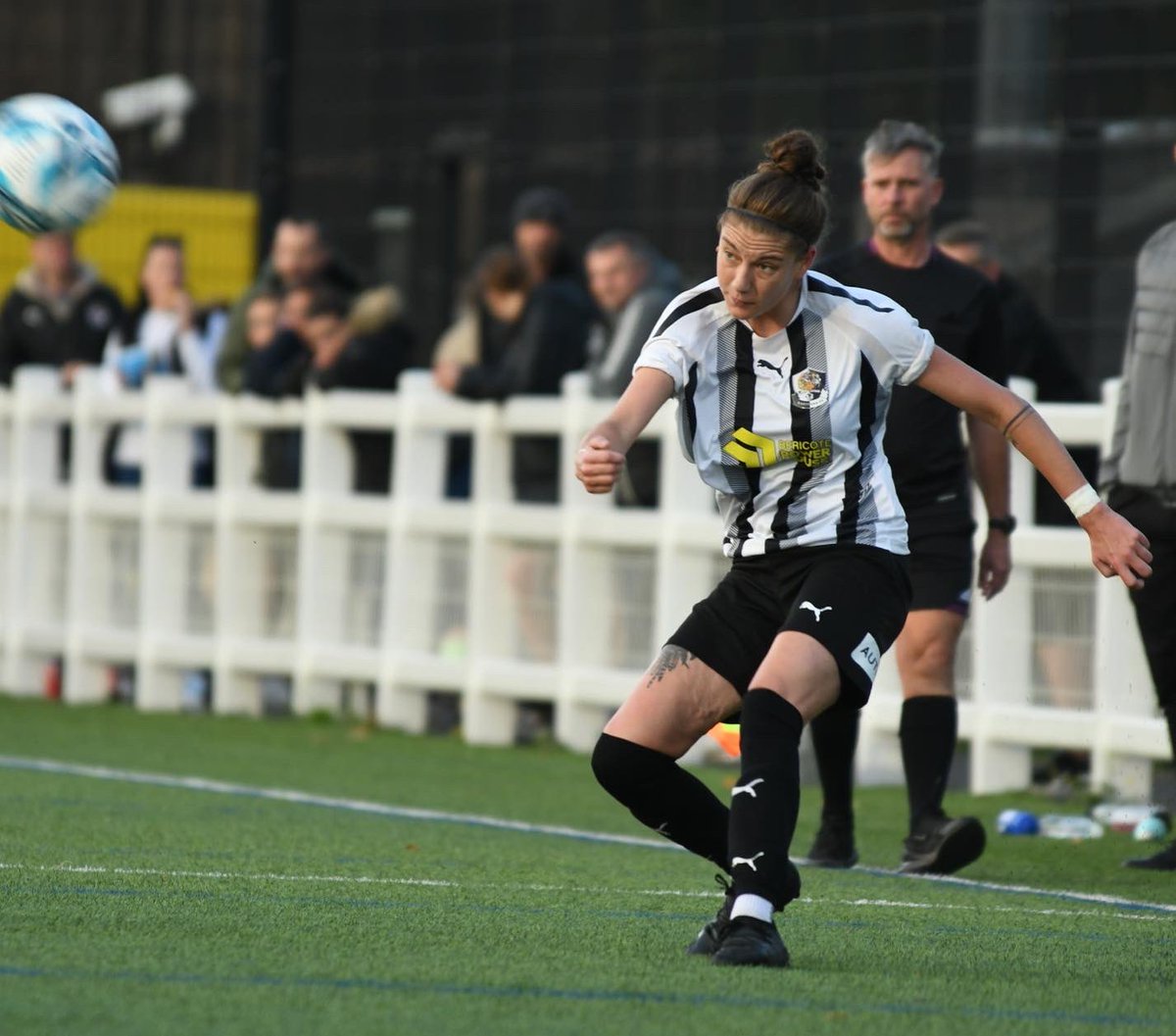 DartfordFCWomen's tweet photo. N CONVERSATION with GEORGIE DAVIS @GeeDavis_x 

"Dartford FC reporter/writer, Chris Palmer, recently sat down in conversation with Dartford FC Women’s Georgie Davis."
 
https://t.co/XmPjFbI8WK

#eatyourdartout #dartsfcwomen https://t.co/SOsKXh6okD
