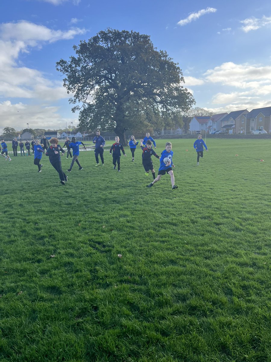 ParkPSClacks's tweet photo. Today Park Primary were representing Team New Zealand 🇳🇿 at the Primary 7’s Touch Rugby Tournament at Alloa Rugby Club. @activeclacks @ParkPS @alloarugby  Well done to all especially Lucas and Alistair for receiving their award for excellent sportsmanship 🙌🏻🙌🏻 🏉 https://t.co/kXhxE0cTsB