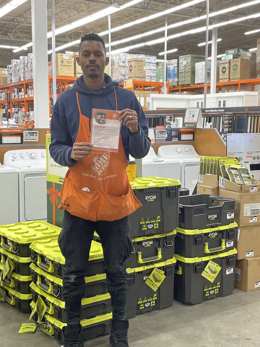 Robenson is a packdown ROCK STAR! His willingness to help in any dept is unmatched. THANK YOU! ⁦@Deb0227Reeves⁩ ⁦@BPlantenberg⁩ ⁦@crystal_hanlon⁩ ⁦@BrockDarby1⁩ ⁦@MAPMTomD239⁩