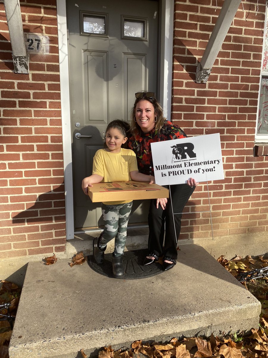 ABHRostek's tweet photo. It’s back! Principal Pizza Patrol was out and about yesterday celebrating some of our students who are making great choices! Who will be next? 🤷🏻‍♀️ @RDGschools @MillmontSchool #RSDProud #MillmontProud https://t.co/F4SeZdtkKX