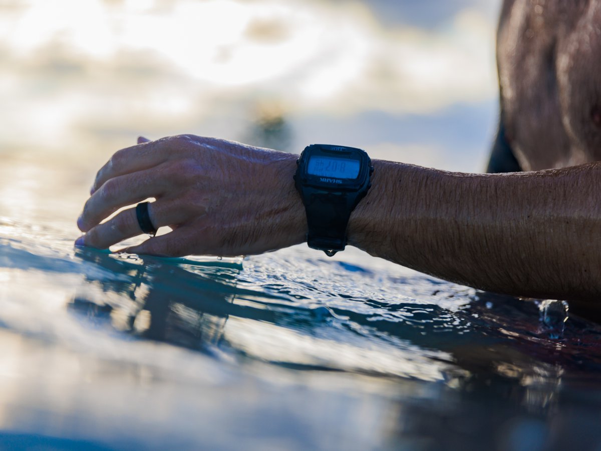 freestyle_watch's tweet photo. time to surf ⚡🌊
🦈: Shark XL Tide 600 Black
📸: @tylersfilming
_
#surfside #80s #tidewatch #surfinglife #myfreestylewatch #surfing #fsmnstyle #surftrip #waves #freestylewatches #waterresistant #beachlife #tides https://t.co/8LM81Vr9H9 https://t.co/19smyVQTxy