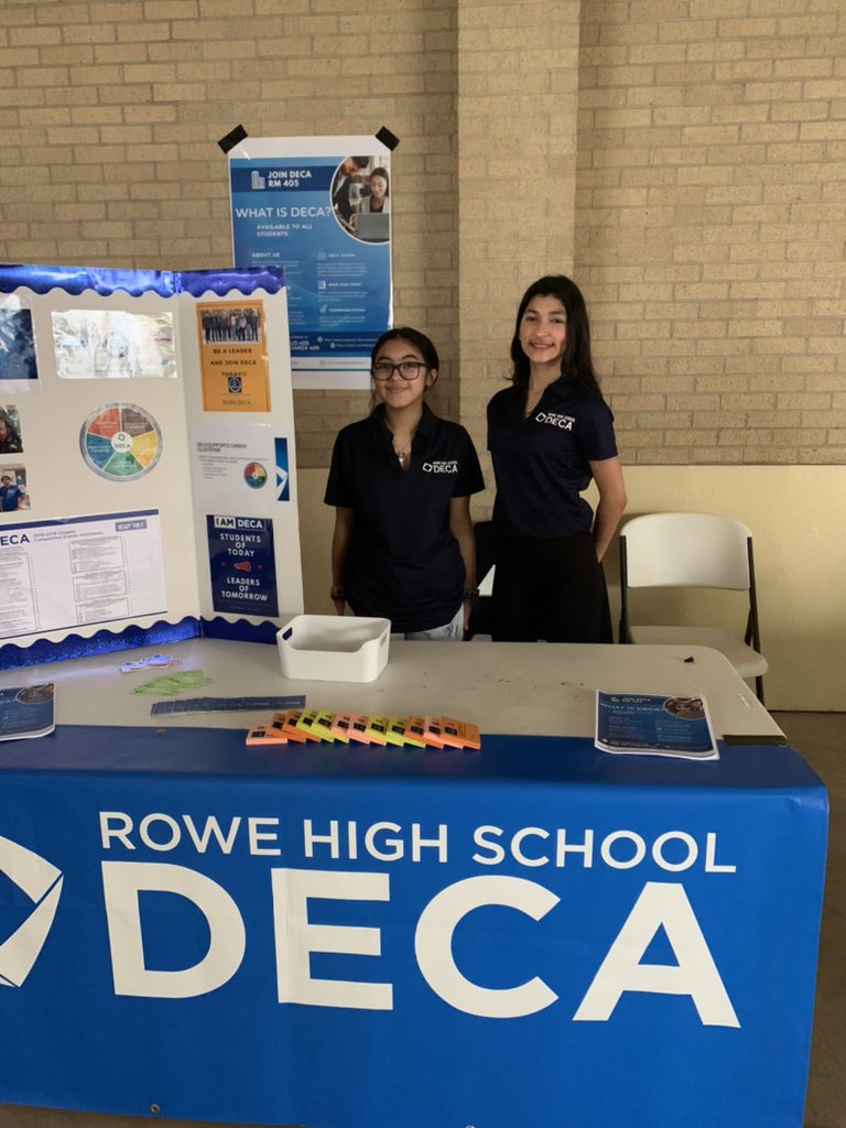miriamdelaG's tweet photo. Superintendent extracurricular recruitment#RoweDECAstudentsrepresenting. https://t.co/bD8isIluq3