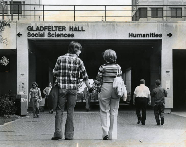 TempleUniv's tweet photo. You might remember it as Anderson and Gladfelter!

Anderson Hall was so new in 1976 that it wasn’t even on the sign yet. In 2021, Anderson Hall was renamed to Mazur Hall. #TBT https://t.co/Qs1Vbje1hY