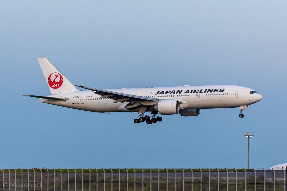 masa_camera_15's tweet photo. JALB777-200のV64とV63ってなにが違うん??
どなたか知ってる方いたら教えてください👍
#JAL #b772 #V64 #V63 #の違い https://t.co/H6EJm8PJBp