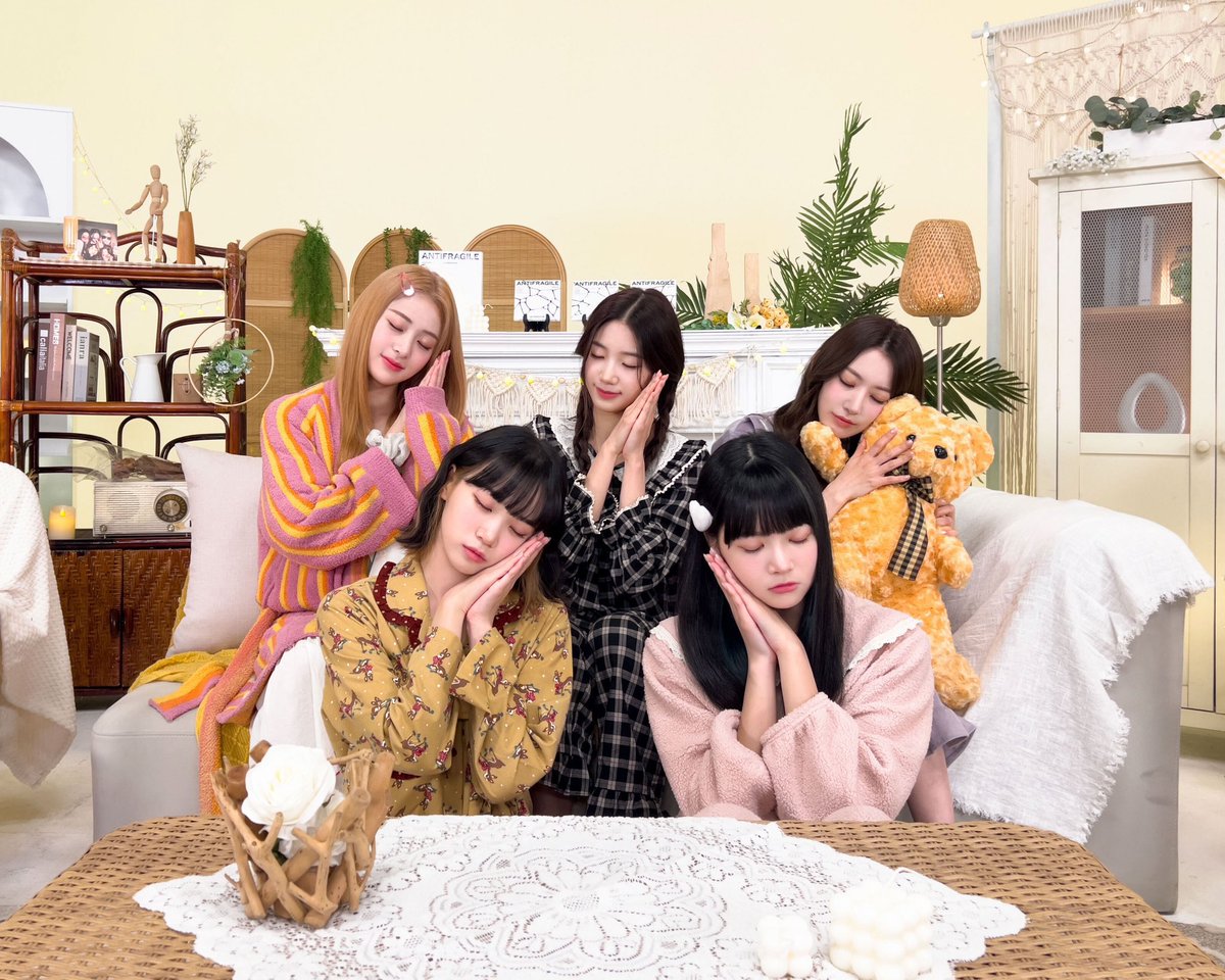 coconalphaz's tweet photo. #SONGS ありがとう😭
素敵すぎる #LE_SSERAFIM 特集のおかげで、テレビ無いのに受信料払い続け、NHK+の存在も知らなかった2年間が報われた🥹笑
そして初めてルセラを知った皆様!どうか↓この2つの#を付けてツイートしてください🙇
#lesserafim #MAMAVOVE
大きなアワードの投票が明日〆切なのです😭 https://t.co/qtT4cQg2i8