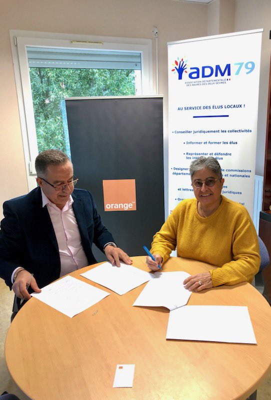 Heureux de renouveler la convention de partenariat entre l’association des Maires des <a href="/DeuxSevres/">79 le Département</a> et <a href="/OrangeNvAquit/">Orange Nouvelle Aquitaine</a> 
Un engagement fort pour un travail de proximité au service des mairies dans le domaine du #numérique.
Merci Madame <a href="/MissiouxMarie/">marie-pierre Missioux</a> pour la qualité de nos échanges
