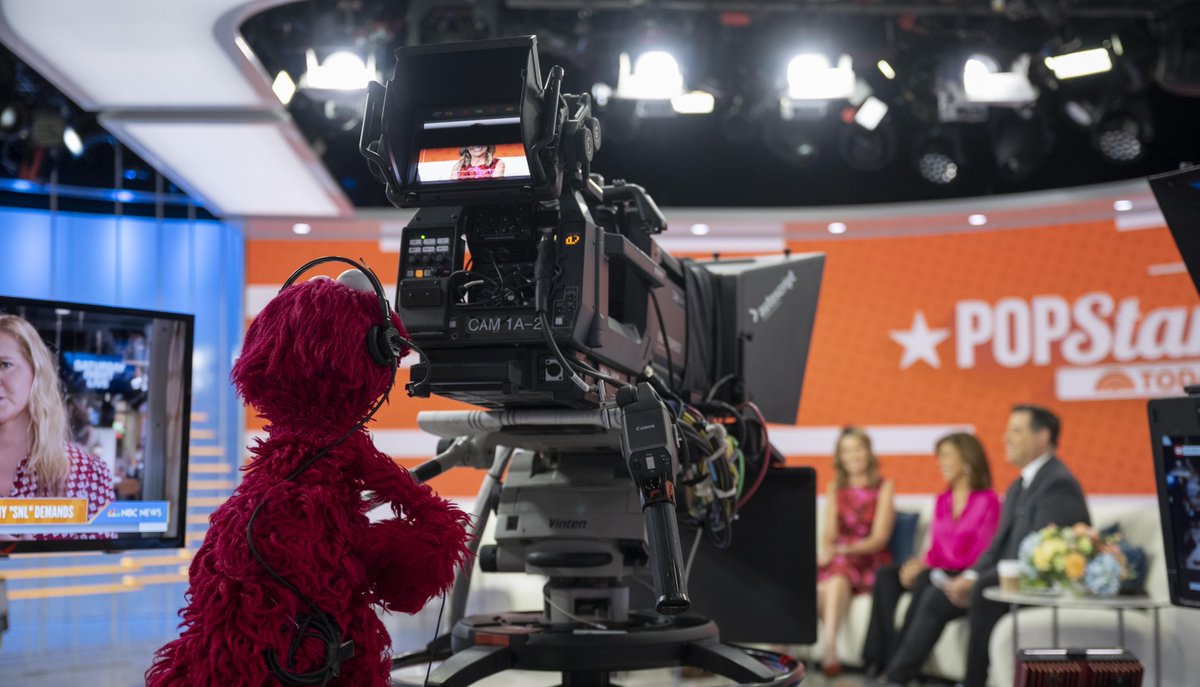 TODAYshow's tweet photo. Thanks for helping out in the studio today @elmo! ❤️ 

📸: Nate Congleton https://t.co/B7ZX3Rsc5B