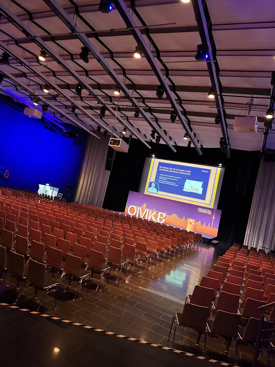 marketingberlin's tweet photo. MCB Mitglieder trifft man immer 😄 

Auch bei der OMKB am 02.11 im Kosmos Berlin 👍

#MCBer #OMKB #auma #Onlinemarketing

@OMKB_de @AUMAeV @tdoil @schoenwiese https://t.co/DSYGVxkXq3