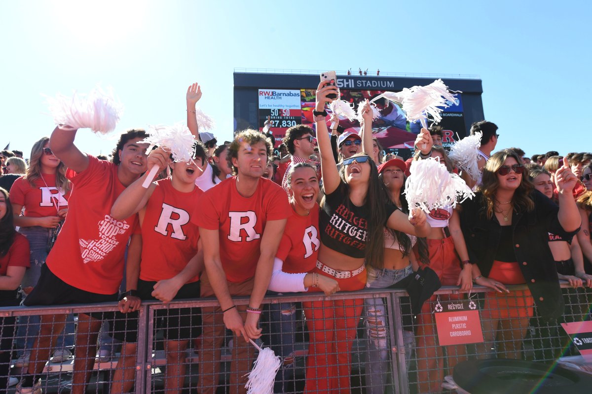 Attention Rutgers students! During the @RFootball game Saturday, one lucky student will participate in the @allstate “Good Hands” Net Kick Promotion. Make the kick to win $1000, and a matching donation will be made to the school’s general scholarship fund!