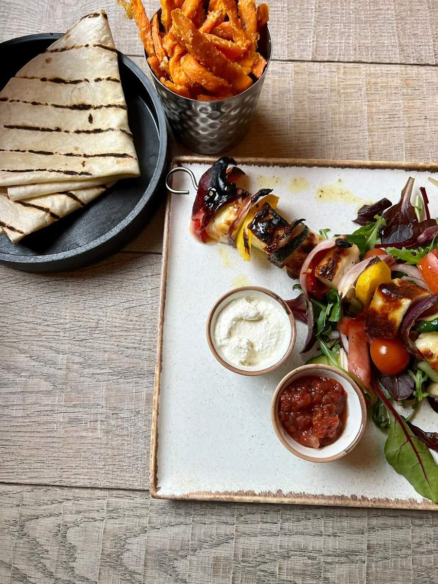 🌯Our fabulous Kebab Night is on it's way.🌯

At 4pm you will be able to enjoy a range of 6 different kebab, all freshly made from our chefs. Served with salsa, sour cream, mixed salad and tortilla wraps.