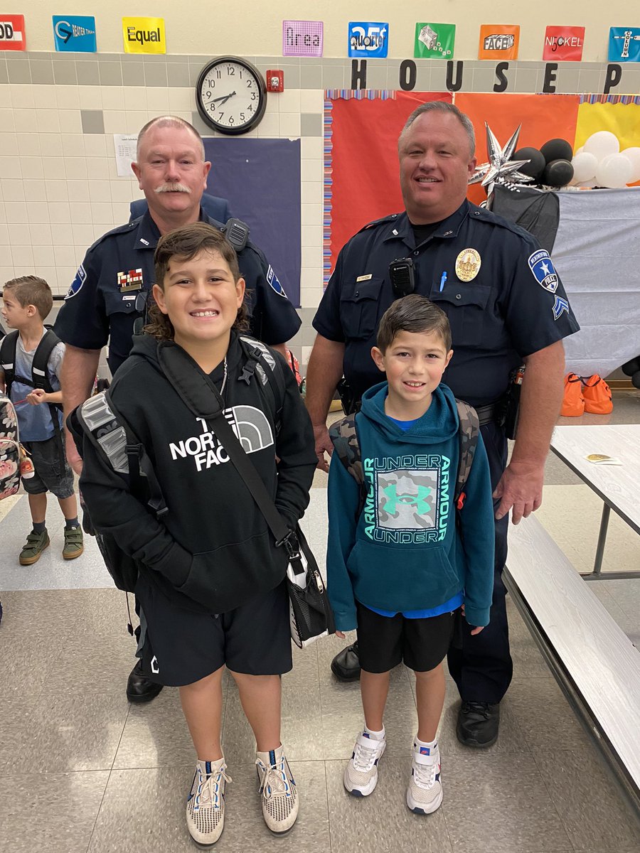 MrsKendallBerry's tweet photo. Coffee with the Cops was wonderful this morning! Thank you Weatherford Police Department for joining us! They visited with students while handing out stickers and pencils! #roosontherise #austinblueroos #whywisd https://t.co/3M68IZc06l