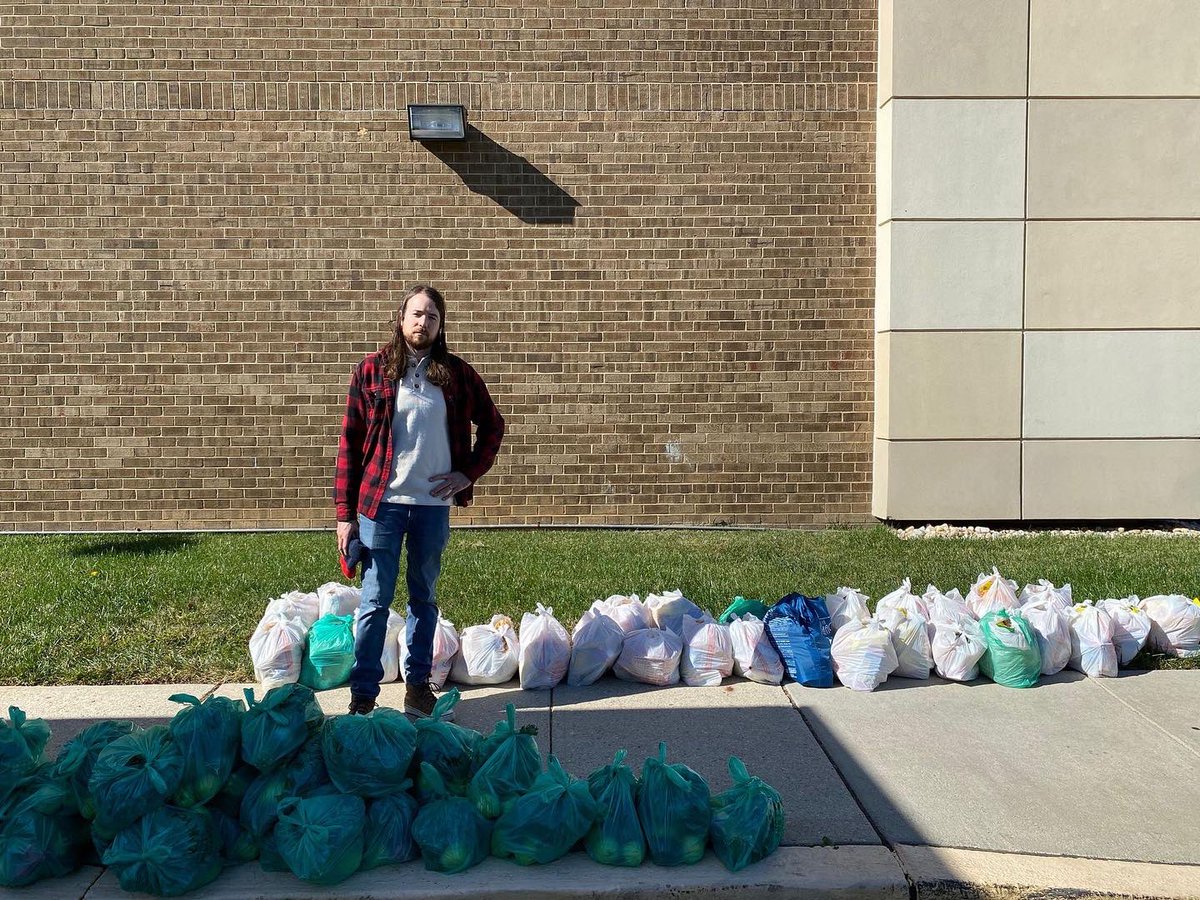 Thanks so much to all our super #volunteers <a href="/HowardU/">Howard University</a> for coming out to help us #bagthesegroceries for our elderly community in #washingtondc 🥰😻❤️🎃🍂🍁🍄🌾 pls join us for monthly bagging or grocery deliveries! Sign up at WeAreFamilydc.org/events