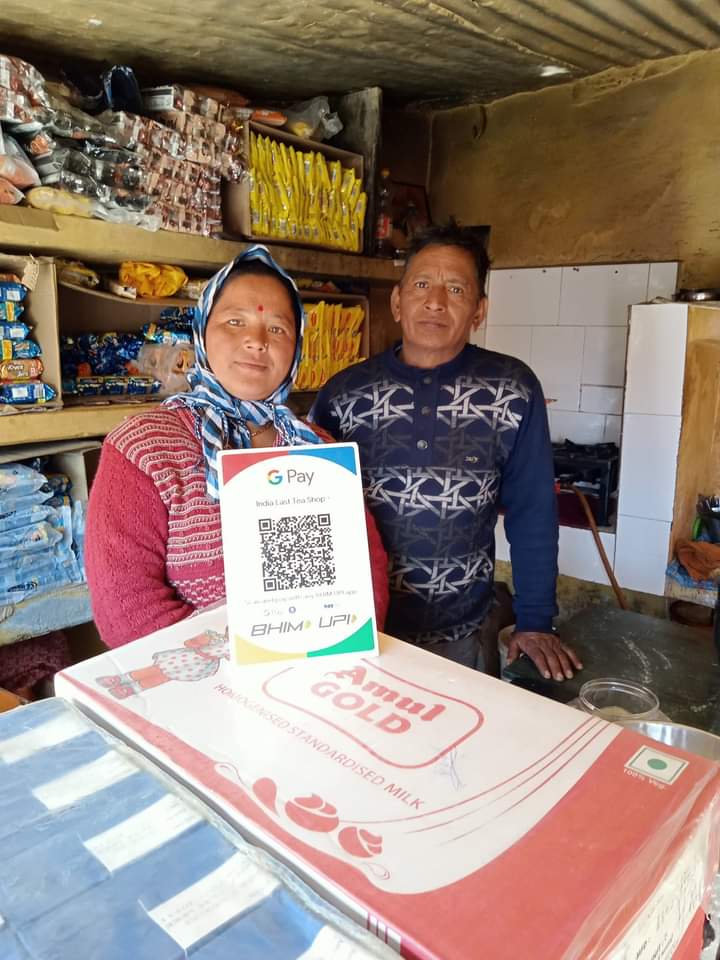 arulmozhi2_O's tweet image. 🇮🇳Bharat desh 
The last village 10,500 feet elevation Uttarakhand Looks like UPI is there too... #digital_bharat