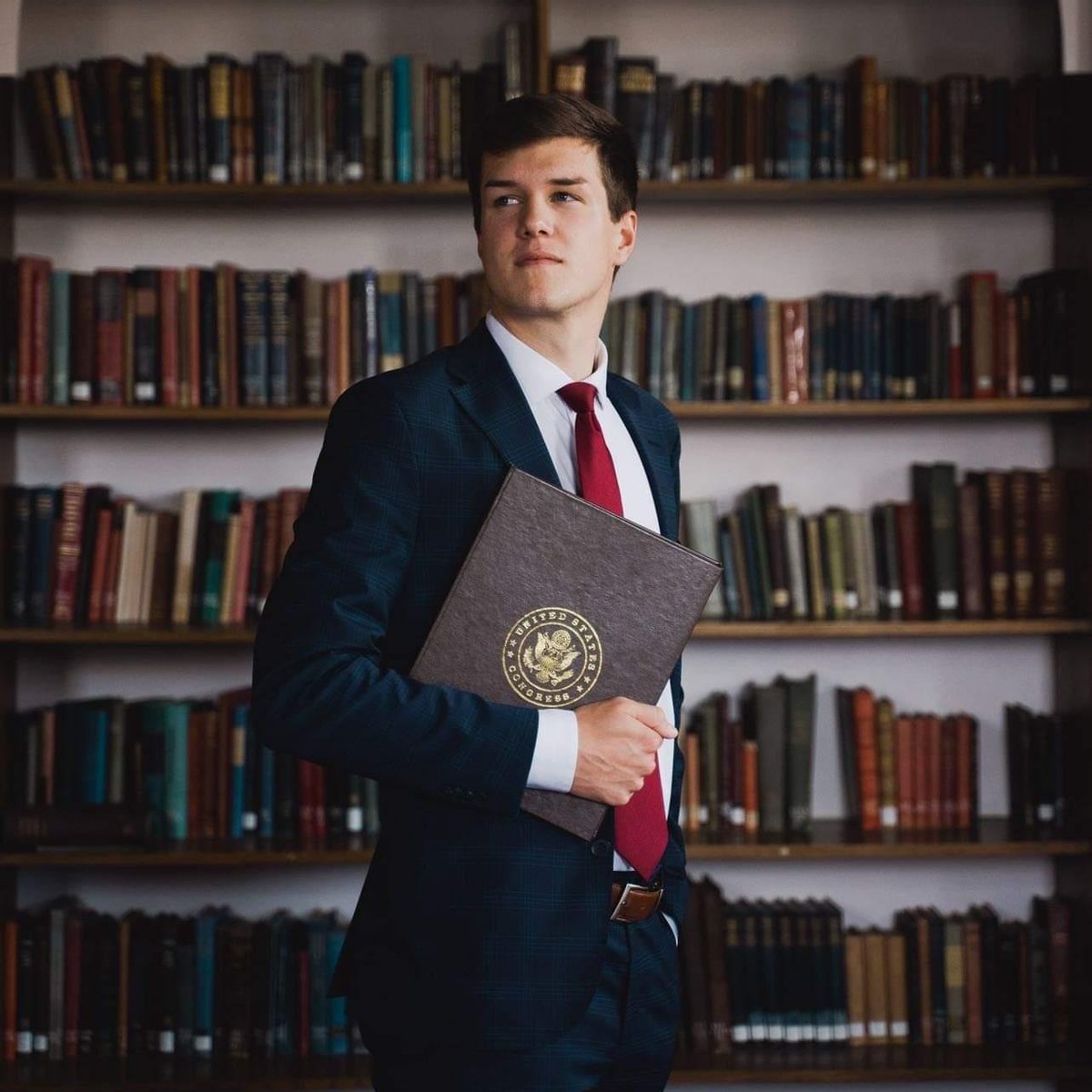 BetaThetaPi's tweet photo. Trent Hoekstra, South Dakota '23, was looking for a second internship with Rep. Randy Feenstra and got something better: a job offer. Today, he continues the gig even as he's finishing coursework to graduate and completes his term as chapter president. #theleadershipfraternity https://t.co/dghTCh8tyL