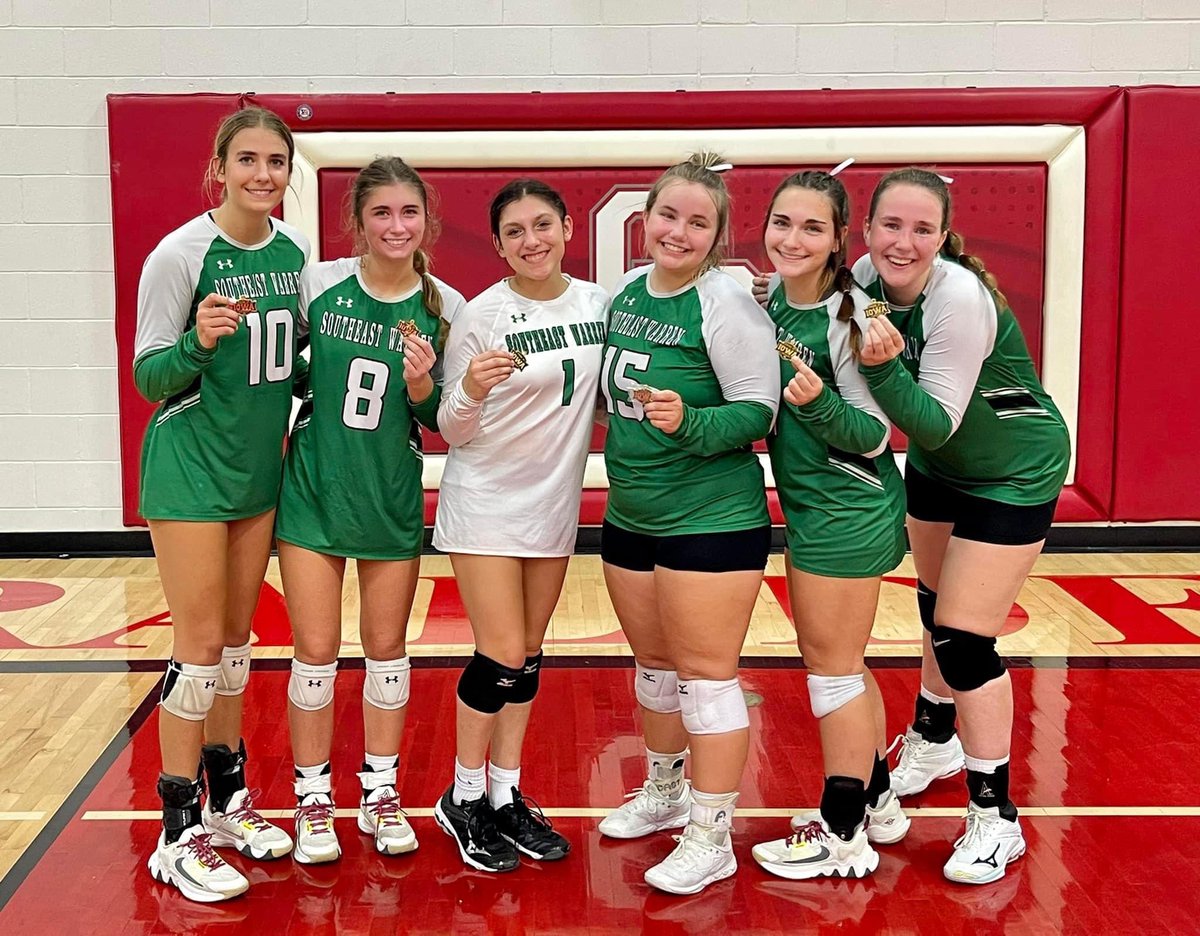 We wrapped up our season with our end of the year banquet last night. Seniors, thank you for your contribution to our program! We appreciate you and will miss you! 💚🏐💚