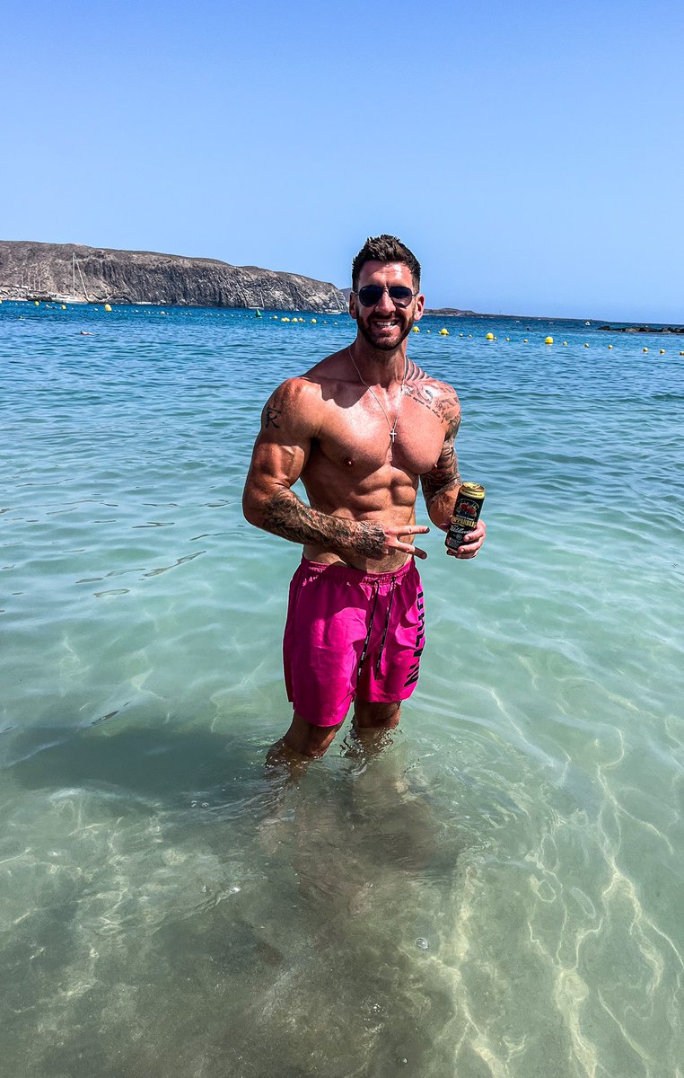 Smarty89's tweet photo. Definitely ready to sack of this UK weather and get the pink shorts and Koppaberg back out 😍😎✌🏻  
 
Who’s with me?! https://t.co/wdL5MOENap