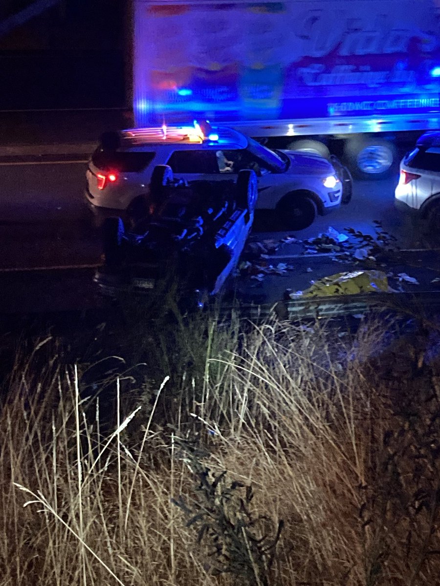 wspd2pio's tweet photo. This is from the scene of a one semi and SUV fatality collision. Occurred NB 167 and the SUV went went over the barrier onto the SR 18. Driver ejected and unfortunately deceased. No determination of cause at this time. No full closure. One lane closed. https://t.co/N4yw18CHh8