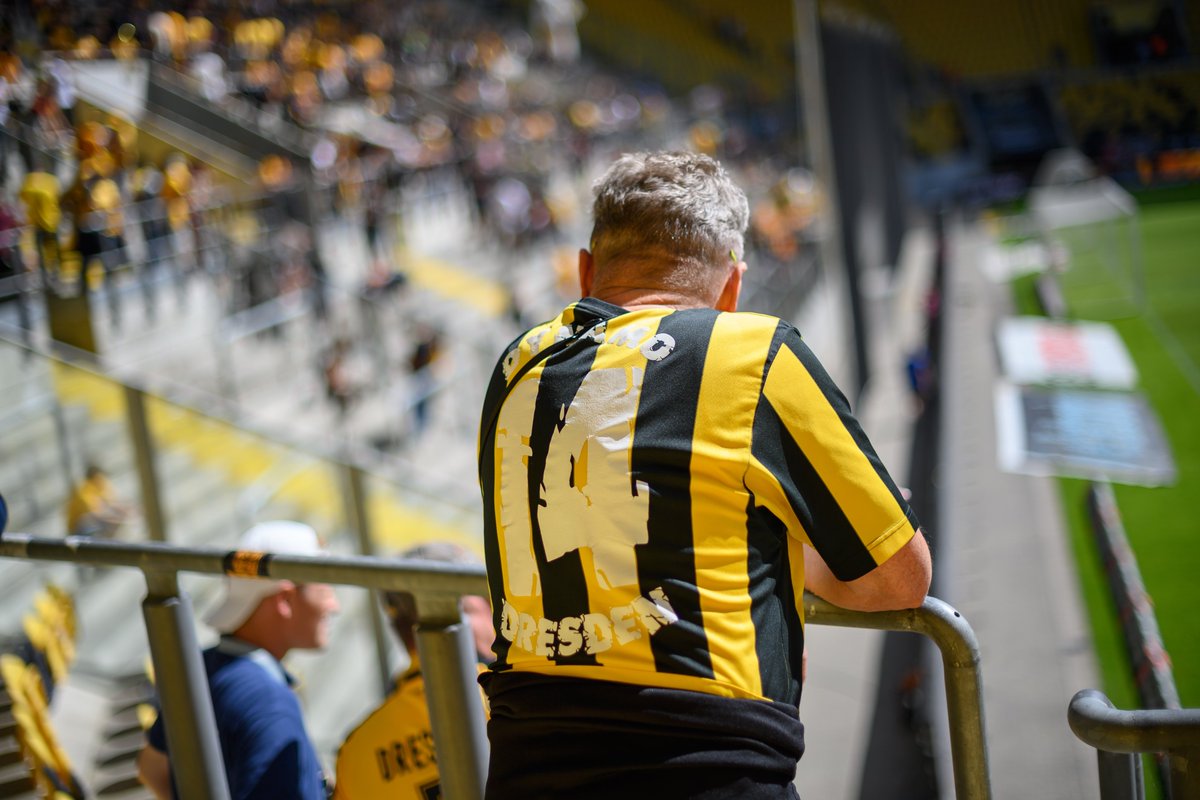DynamoDresden's tweet photo. Am Samstag steht das Heimspiel gegen den @scfreiburg II auf dem Programm. ⚽ Alles, was Heim- und Gästefans für die Partie im @RHStadion  wissen müssen, gibt's nun wie gewohnt kompakt zusammengefasst in der #Faninfo. 👉🏼 https://t.co/Dl41pvA8dS  #SGDSCF #sgd1953 https://t.co/rzY1KgDX6H