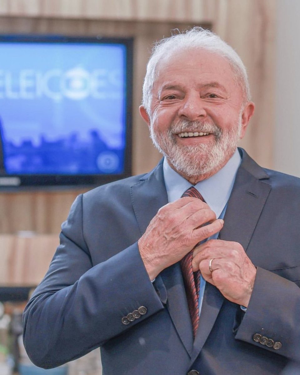 Só pra constar, a partir de 1º de janeiro de 2023, o Comandante Supremo das Forças Armadas será Luiz Inácio Lula da Silva.

Ele será o segundo Chefe de Estado que comandará o país por mais tempo na história da república, atrás apenas de Getúlio Vargas. SELVA!!!