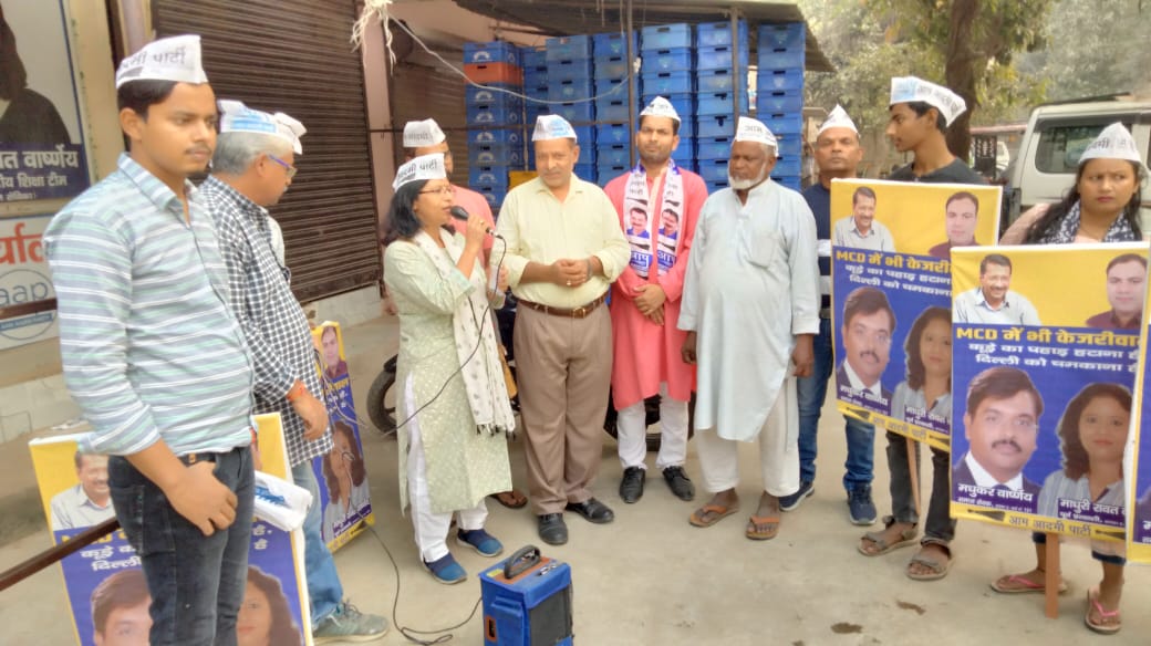 madhuri_var's tweet photo. कूड़े के पहाड़ को हटाना है
दिल्ली को चमकाना है
आज से #ward121 में घर घर #भाजपा के #भ्रष्टाचार के विरूद्ध जागरूकता अभियान की शुरुआत अपने साथियों के साथ की
#mcdmeinbhikejriwal
@ArvindKejriwal @msisodia @AtishiAAP @ipathak25 @vaibhav4aap @24shailesh https://t.co/E2hrFGlcim