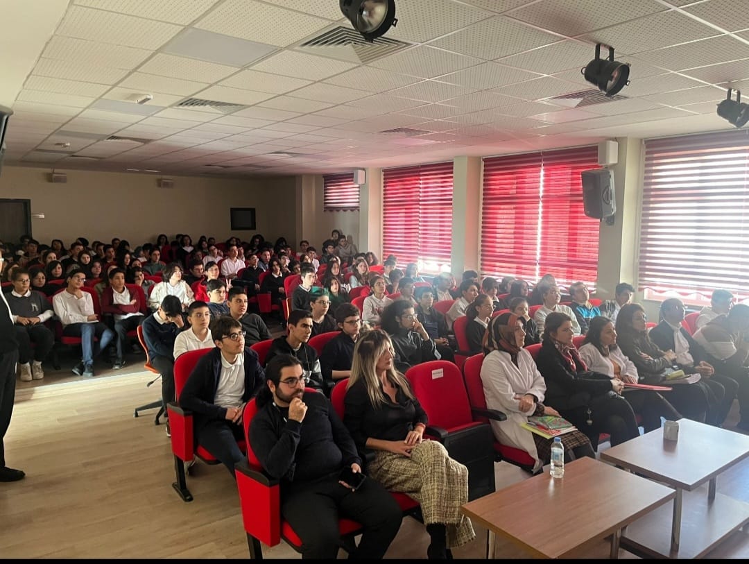 MemKecioren's tweet photo. Bugün @MemAnkara  Teknofest Bilgilendirme Seminerlerinin Keçiören ayağında 740 öğrenci ve öğretmenimizi T3 Vakfı Ankara İl Koordinatörü Alperen Karaköse'nin değerli sunumlarıyla bilgilendirdik @teknofest   @Yasarturk6155 @halit_gursal @simsek_emel  #TEKNOFEST2023 @tcmeb @T3Vakfi https://t.co/rC7ohcxVZ5