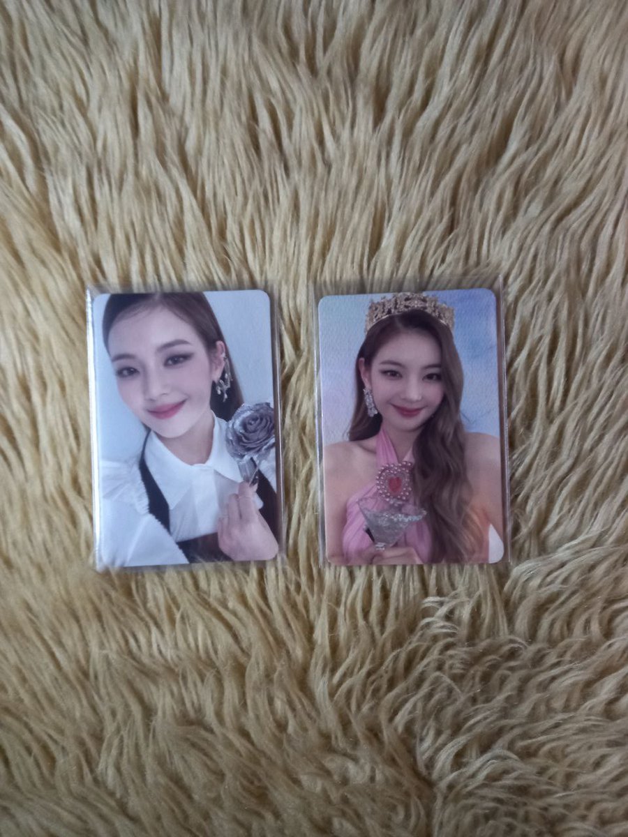 melonzcart's tweet photo. ꒰ help rt ꒱

wts lfb itzy lia pcs set ph
— ₱240 / ₱200 payo
— no rush shipping 
— payo or dop
— mop: gcash 
— loc: lipa, batangas
— mod: flash exp

🏷 wts lia itzy flower cocktail checkmate https://t.co/XAMs93OGm7
