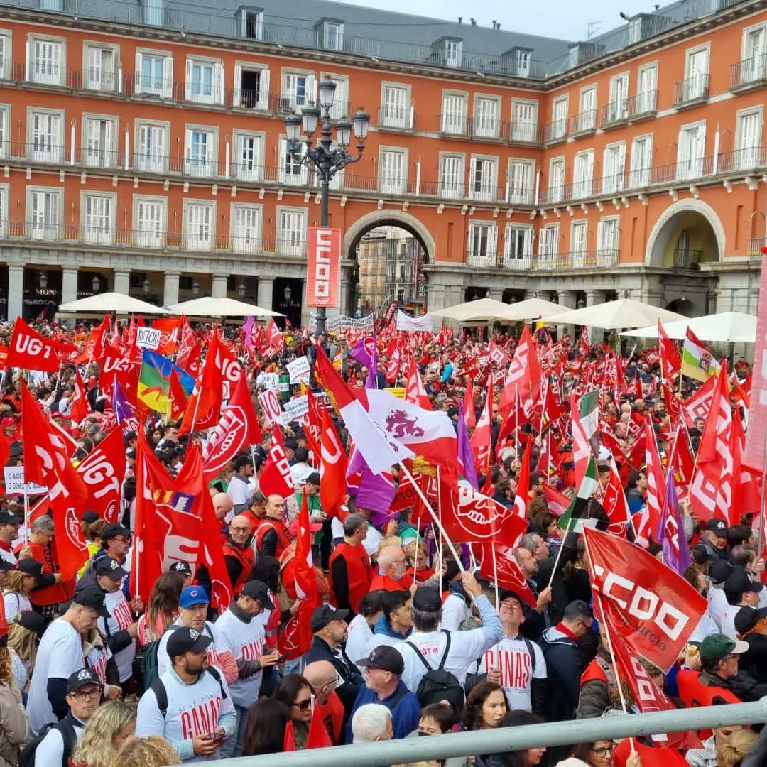 UGTExtremadura's tweet photo. 🔴Manifestación en Madrid 

✊️Por justicia salarial y contra la crisis del coste de la vida

✊️Solo con la movilización y la fuerza sindical somos capaces de cambiar las cosas. 

💪🏽¡Hoy peleamos, hoy luchamos, hoy ganamos!

#SalarioOConflicto 🔥🔥🔥
#ConUGTGanas https://t.co/s7JMYRlRCz