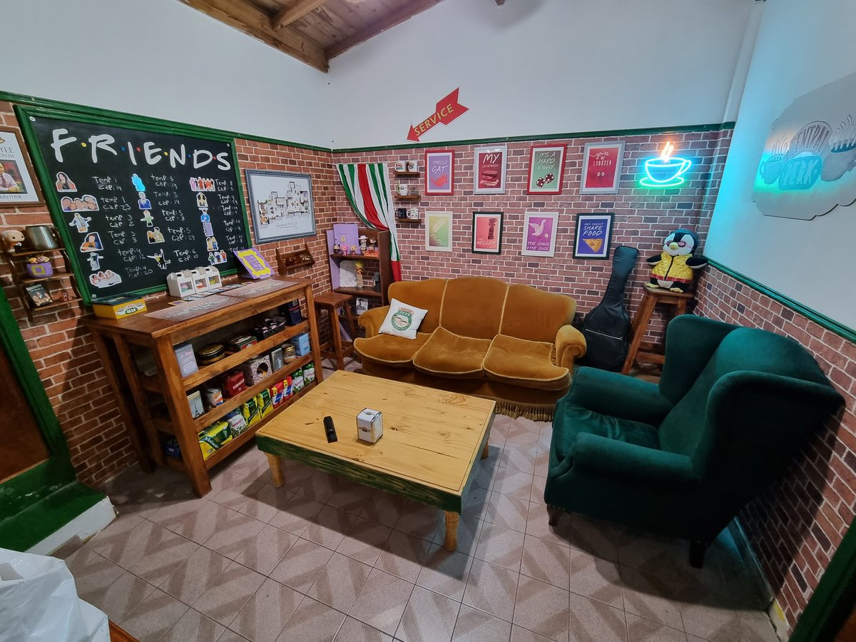 Darkacito's tweet photo. @shutupjoeyy This is my living room. https://t.co/LlmDf6Hjir