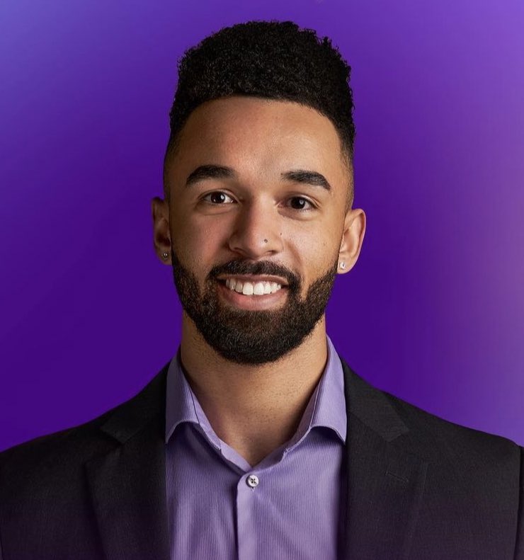 MediumSizeMeech's tweet photo. Y’all CANNOT be serious about bartise. You’re joking me. They’re the same picture your honour https://t.co/eetBUInWSn