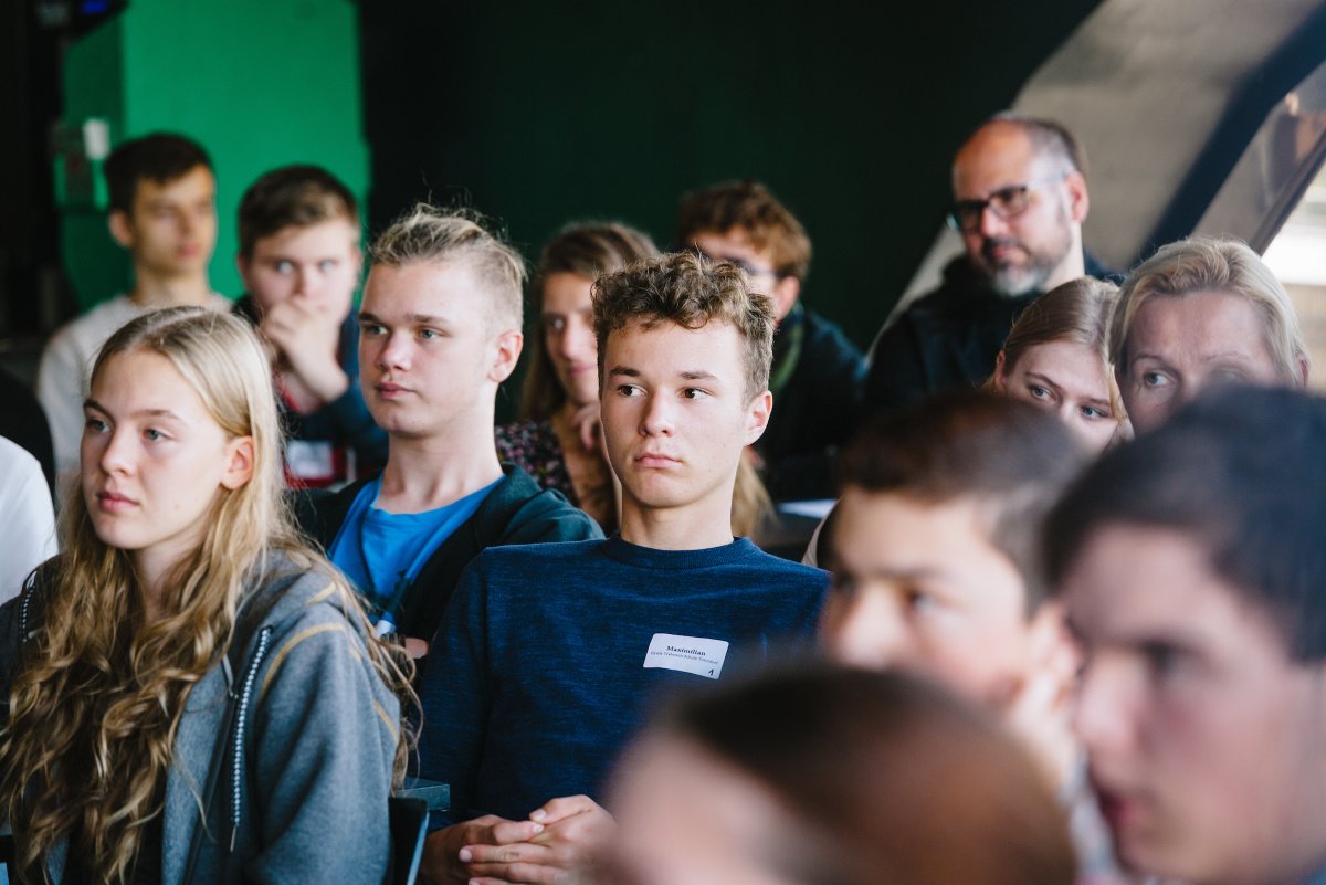 InitiativeNAT's tweet photo. Beschäftigt euch mit einer nachhaltigen Zukunft, macht euren Weg! Abschlusstag beim Programm #cleantech - die @HH_Energiewerke @HH_BWI und @siemensenergy im Gespräch https://t.co/PWSztdE23y
#technologien #ausbildung #mint 
@hh_bsb @hamburginno @HWK_Hamburg https://t.co/Z8hW0gmZ3e
