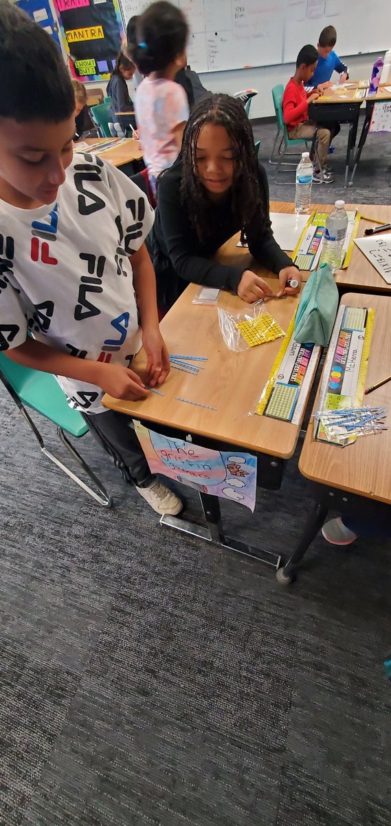 4th grade mathematicians in Mrs. Dunford's class work collaboratively to solve multiplication number problems. #RCSpride @RCSmath @HamlinHawks13