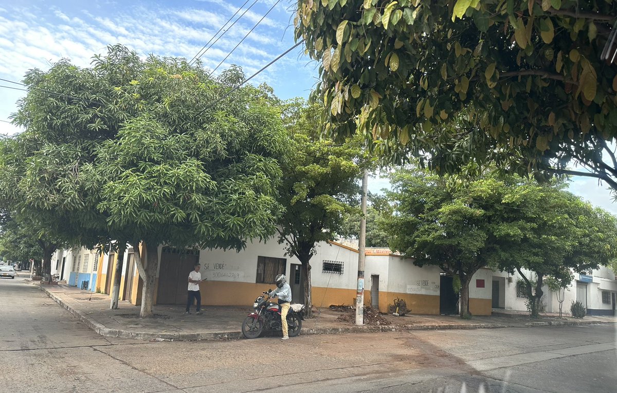 elbocon5's tweet photo. Señor @EmduparESP @AlcaldiaVpar @MelloCastroG @luchoecalderon carrera 10# 13a -46 abrieron el pavimento se pegaron a la tubería y no pavimentaron esto ya hace más d 3 días @CacicaStereo @TopoYiyoMartin1 @Vpar_Informa @Valledupar_Col @Valledupar_SOS @efrainquinterot @SecObrasVpar https://t.co/R9ls9DVFZi