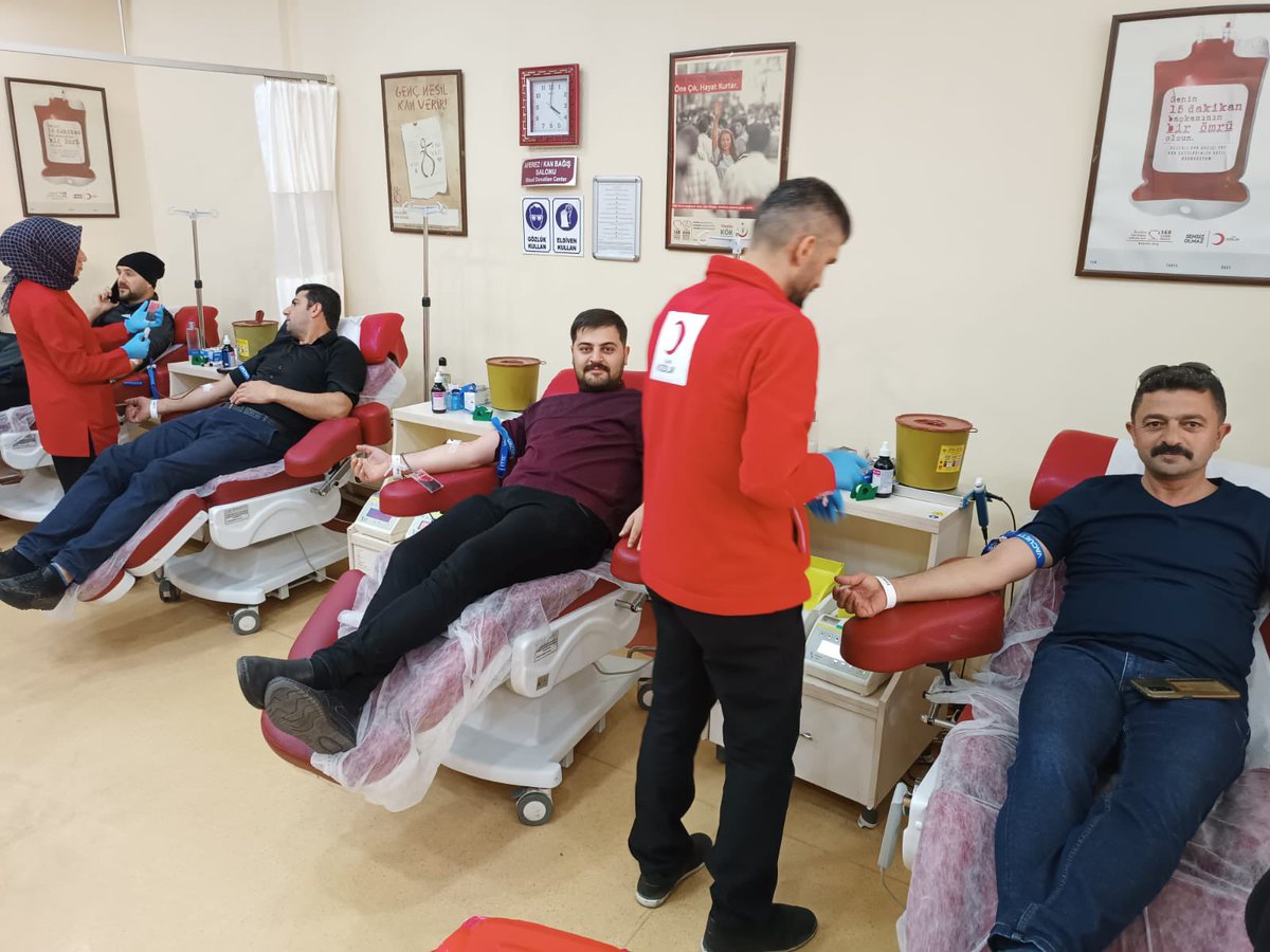 devaerzgenclik's tweet photo. Kızılay Haftası nedeniyle Erzurum DEVA ailesi olarak üzerimize düşeni yaptık💧🌱
@devapartisi @alibabacan @BingolVahit @dogasanlioglu @DemirOmer19 @AvOsmanAYDIN1 @simanurkurt @yakutiyegenc @erzurumkadinda @YakutiyeDeva https://t.co/ajQ8aapurG