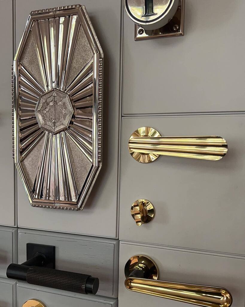 Just a few of the pieces on display in our showroom in Shanghai. #vonmorris #ericmorrisandcompany #vonmorrishardware #artdeco #midcenturymodern #mcm #shanghai #hardwareshowroom instagr.am/p/CkgC9geMRx4/