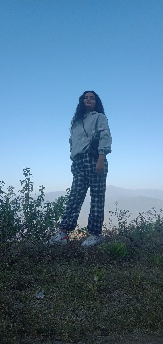 मुस्कुराएर हिड्नु पनि साहस नै होला ,
नत्र कसले देखेको छ र आँखा र कोठाको सम्बन्ध बन्द कोठाभित्र ।😊