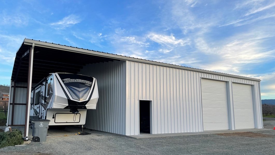 Check out our customers 𝟒𝟖𝐱𝟕𝟎𝐱𝟏𝟔 𝐦𝐞𝐭𝐚𝐥 𝐛𝐮𝐢𝐥𝐝𝐢𝐧𝐠 𝐢𝐧 𝐎𝐫𝐞𝐠𝐨𝐧. They are using their Titan building as a personal workshop as well as for storage.
Call us today and take advantage of our pricing and quick lead times, 𝟭-𝟴𝟴𝟴-𝟴𝟬𝟳-𝟲𝟬𝟬𝟲