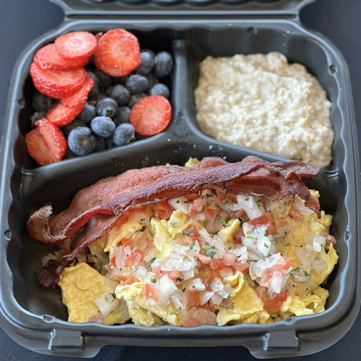 CoachAlanBishop's tweet photo. Houston Basketball Training Table

You wanna look like a grown man
You gotta eat like a grown man

#Nutrition https://t.co/whhB8ZAWyQ