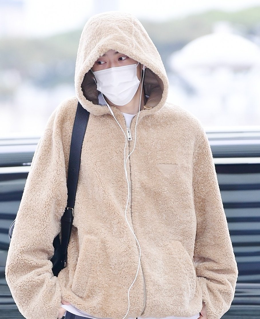 putri_legong's tweet photo. @junmyeonjhjs Mau ketemu peachy bear yang lucu banget Jeong Jaehyun mau dengerin lagu LOST secara live, biasanya cuma denger di hp sambil gabrut dan nangis bombay https://t.co/ijKLf0JMZw