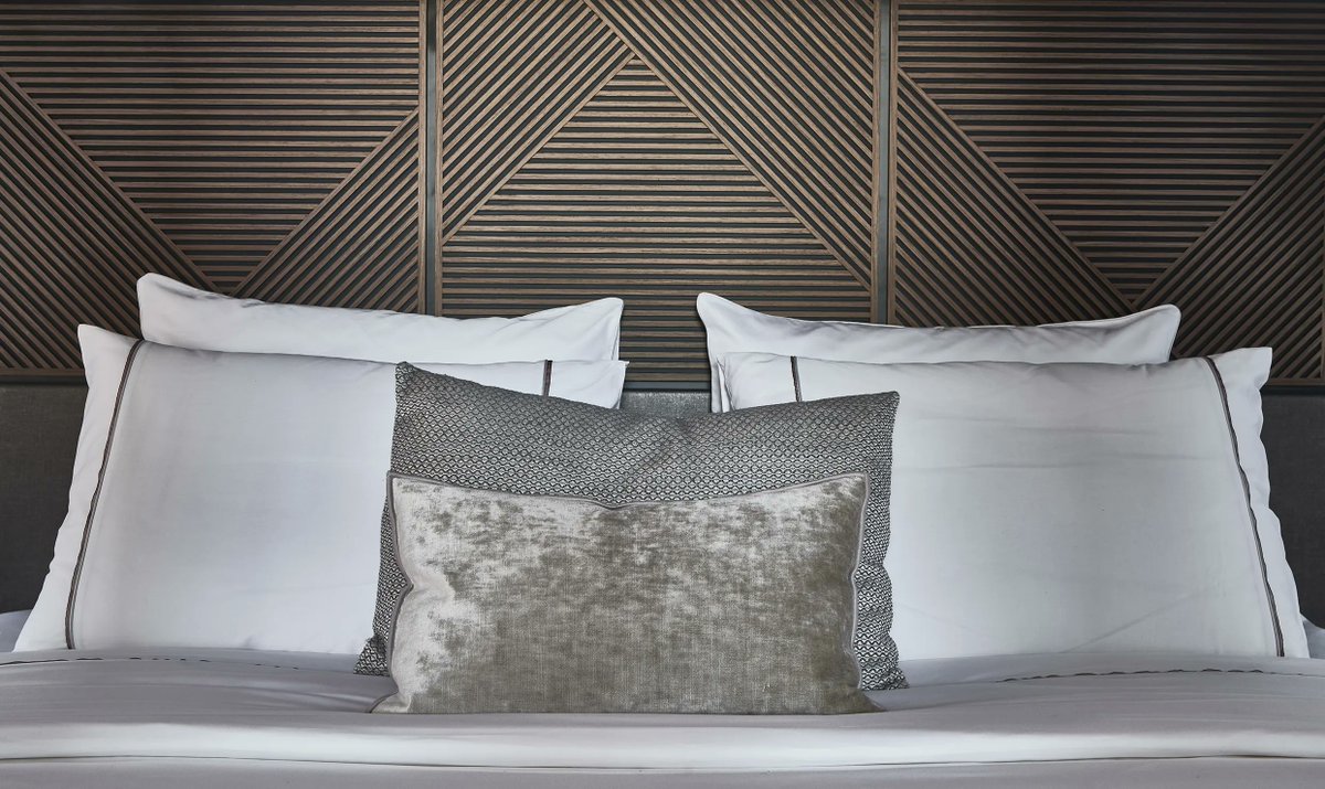 The perfect marriage of comfort and design.

Attention to detail is apparent throughout. The M48 benefits from the shipyard’s savoir-faire in construction, as well as from the meticulous selection of refined materials.