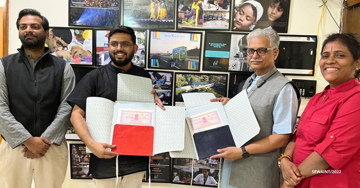 Sewa_Intl's tweet image. Today, Shri Shyam Prande Ji, the Secretary of Sewa International signed an MOU with Shri Pranav Vempati Ji, the CEO of Makers Hive. 

Together, we pledge to serve Divyaangs and build a better future for them.

#SewaInternational #NGO #BionicHands #Divyaangs #Empowering #Impact