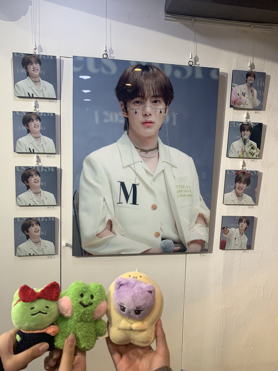 IM_ya_'s tweet photo. 창균이는 오늘 민혁이형 생일카페에 다녀왔어요 💙
민혁세컷도 찍었음 !!📸🤪 
훙냥이를 찾아보세요 ~ ~ 💜
생일 너무너무 축하해 !!!💙
#민혁이의_영원한_바다가_되어줄게
@charming_go5rae https://t.co/uma5mkHtzw