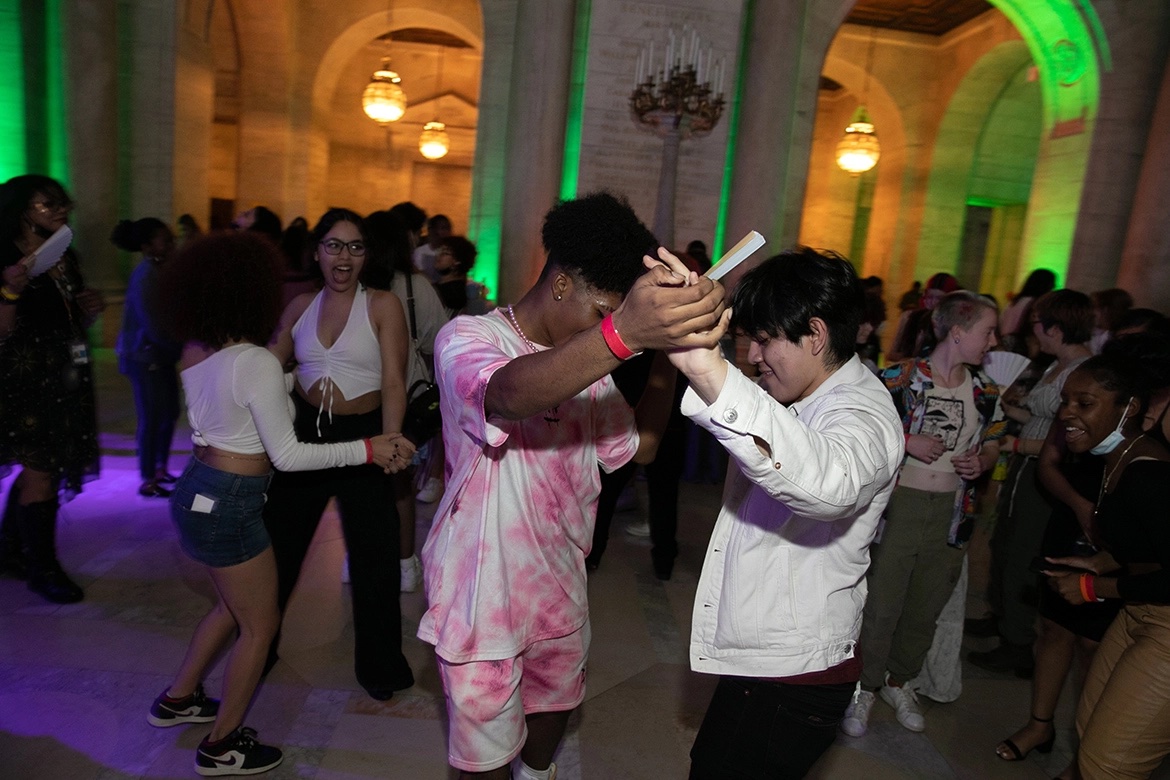 At the annual Anti-Prom, queer and trans teens refashion the New York Public Library’s marble-lioned flagship into a kinder, gentler world. ow.ly/Prsp50LtfBF