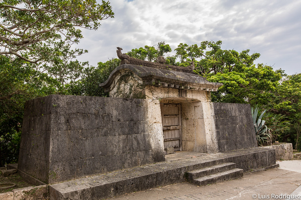 Buenísimas noticias. Y si tenéis curiosidad por ver cómo era el castillo de Shuri al completo antes del terrible incendio de 2019, os dejamos nuestro post, lleno de fotos y explicaciones: japonismo.com/blog/castillo-…