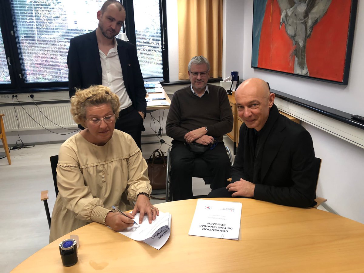 Le LFF a signé aujourd'hui une convention de partenariat avec l'Académie d'#Aix en présence du directeur-adjoint de la DRAREIC de l'académie, M. Christophe Chillio. Cette convention permet au #LFF de renforcer ses liens avec la France.