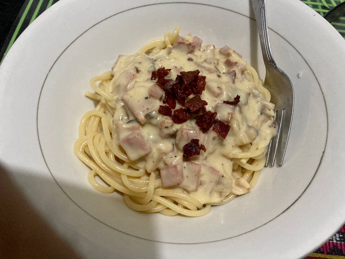 lalaLOVEmeee's tweet photo. 10/28/22 Celebrating our anniv with his fam, so food food food all the way talaga, wala pa ang ibang food dyan.  Tapos bagyo pa! Yes peeps, this is how we celebrate our 2nd anniv. Staycation at the Baksyon haus (their home) 😅💙💙💙🎉 https://t.co/LVjq5bHyXa