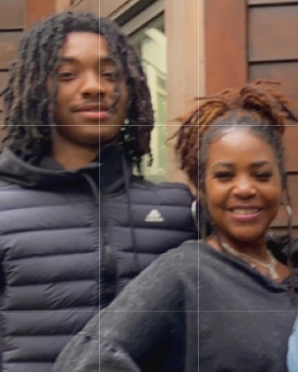 Happy 19th birthday to my
son DLO Woods and to me
cuz God blessed me with
you 19 years ago. Continue
to be great son. Continue
to be humble, caring,
giving, thoughtful, kind
and selfless….My young King!