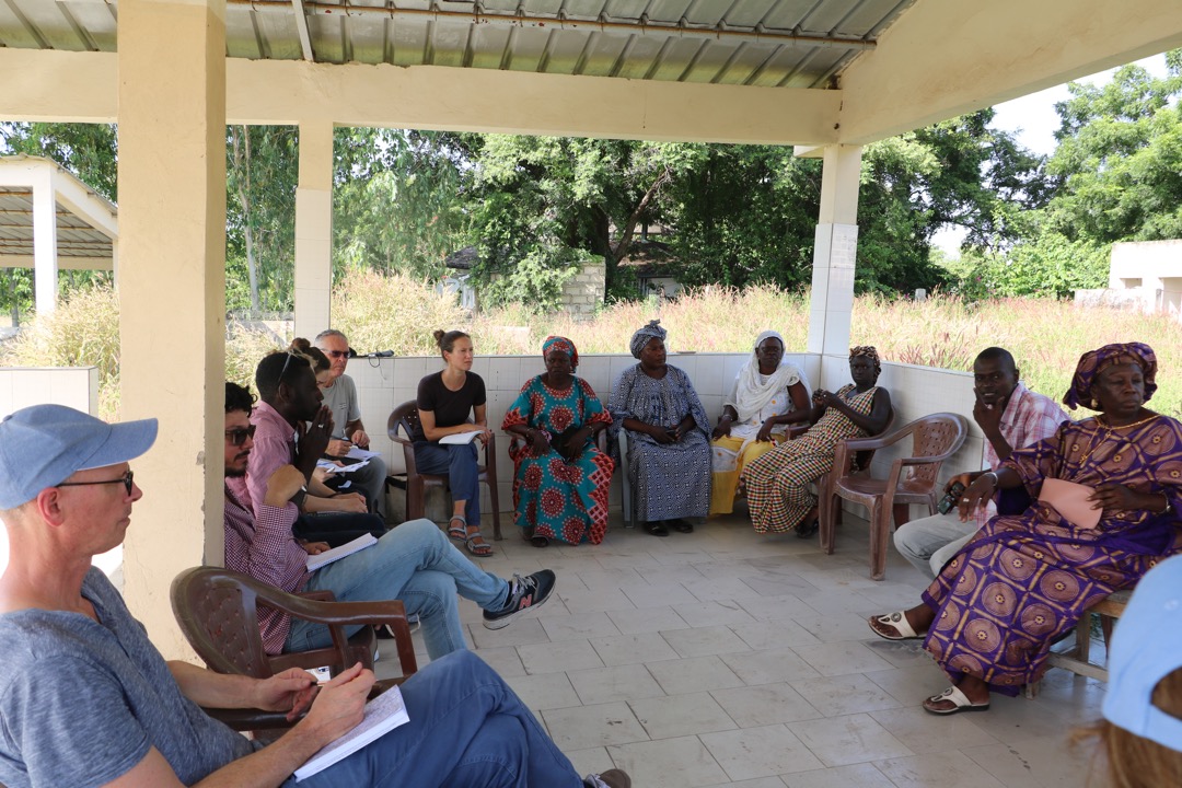 FAOSenegal's tweet photo. 📍Dakar &amp; Iles du Saloum

La mission a axé ses recherches sur contribution de la #PêcheArtisanale au développement durable &amp; à la #SécuritéAlimentaire

 🐟Travail @FAO sur communautés de pêcheurs 
 👩🏿Rôle des femmes &amp; dimension sexospécifique de la pêche artisanale

#IYAFA #AIPAA https://t.co/z1u0FbRmSD