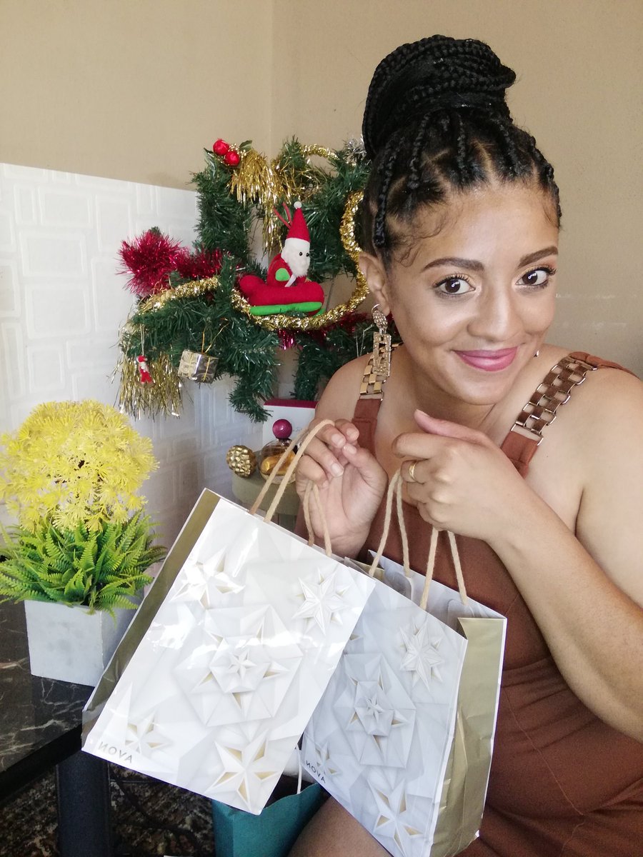CkoBlog's tweet photo. Gifting people you love can be tedious business, which is why @AvonSouthAfrica is going out of their way to simplify the process.Join the #ChooseAvonGifting conversation and see how you too can become the #BestGiftGiverEver
#AvonRepSA
Shop here : https://t.co/mOK5f03wDp https://t.co/wd4LZFwYm4