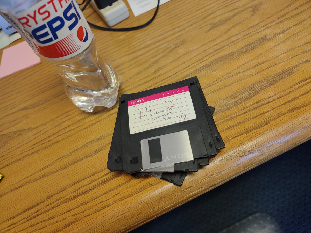 RESOFAME's tweet image. Holy smokes, you're not gonna believe what's on these disks we just found. #L4L2